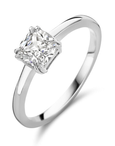 B1P01 Naiomy Moments