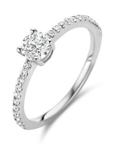 B1P07 Naiomy Moments