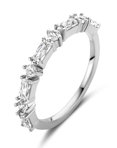 B2C55 Naiomy Moments