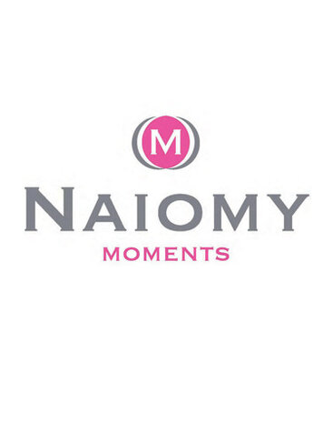 B7D01 Naiomy Moments